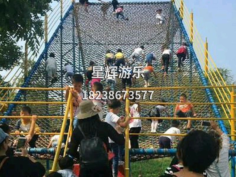 儿童秋千乐园